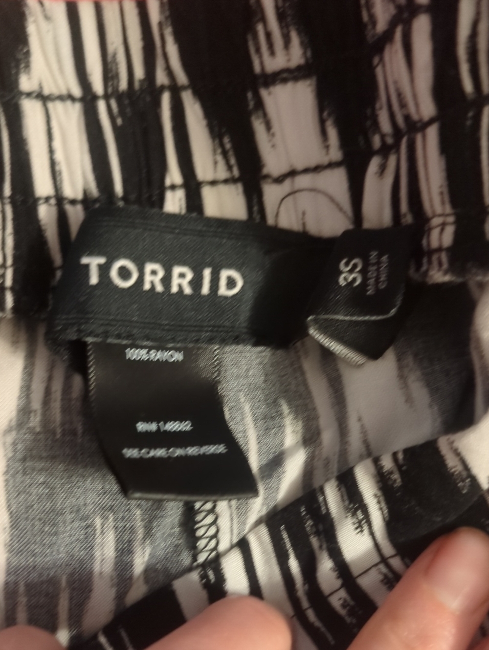 Torrid Black White IKAT PRINT High Rise Wide Legged Pull On Pants - Picture 4 of 4